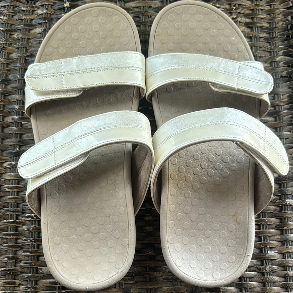 Vionic Cream Double Strap Slides - Picture 4 of 9